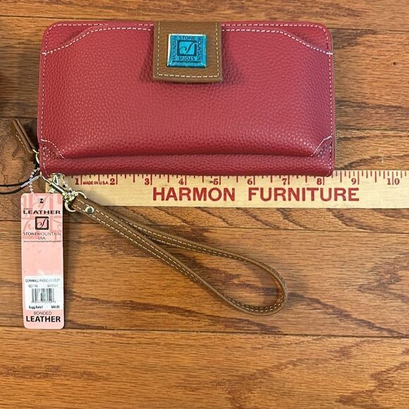 Stone Mountain Cornwall phone wristlet red.  NWT - Picture 3 of 10